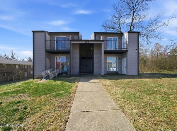 412 Wood Creek Dr, Radcliff, KY 40160