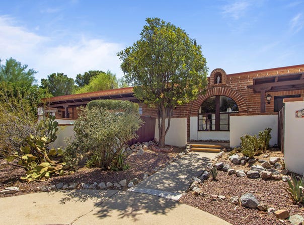 364 S Paseo Lobo, Green Valley, AZ 85614