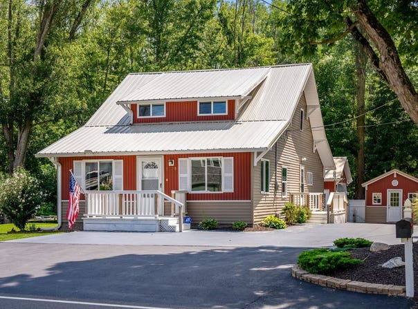 8629 E Hatchery Road, Syracuse, IN 46567