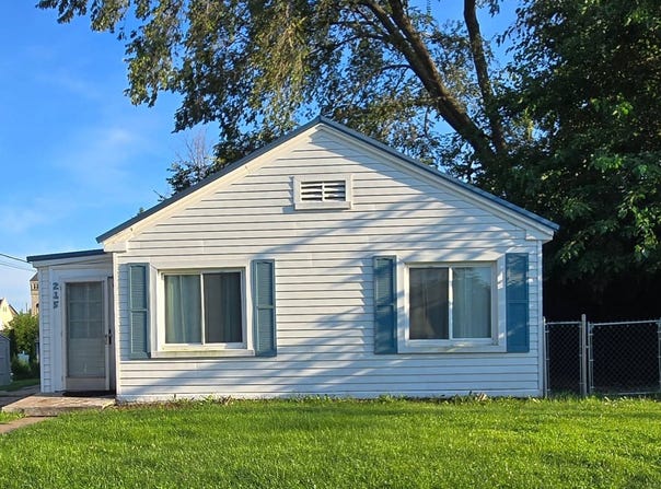 215 E Boston Ave, Monmouth, IL 61462