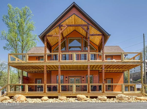606 Cherokee Orchard Rd, Gatlinburg, TN 37738