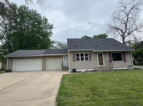 955 S 3rd Avenue, Albert Lea, MN 56007