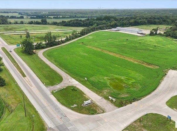 2675 Overpass Road, Riverton, IL 62561