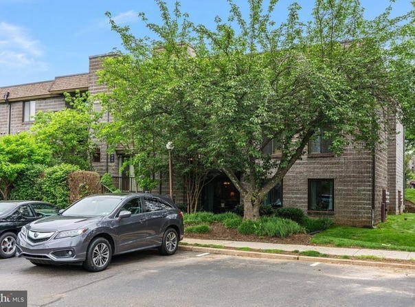 193 SOUTHWARK COURT, HOLLAND, PA 18966