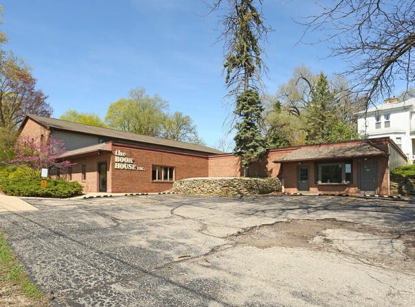 216 W Chicago Street, Jonesville, MI 49250