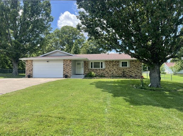 2105 Oakridge Drive, Ava, MO 65608