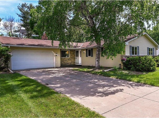 2101 Woods Lane, Burnsville, MN 55337