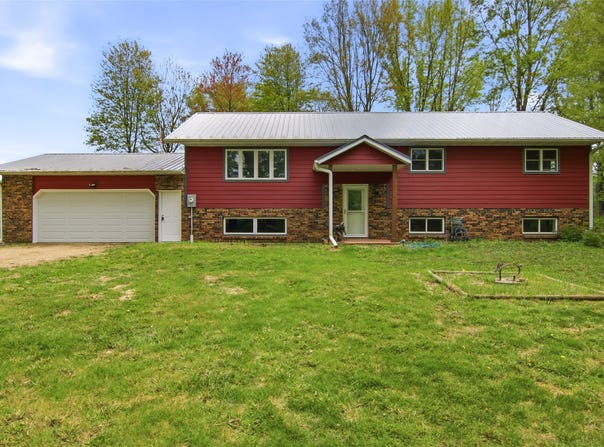 1237 County Road N, Roberts, WI 54023