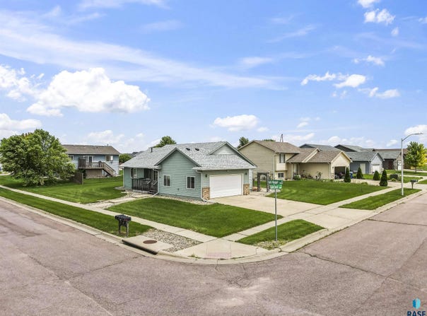 5800 N Gold Nugget Ave, Sioux Falls, SD 57104-9415