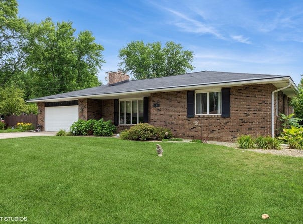 5 Sycamore Lane, Hobart, IN 46342