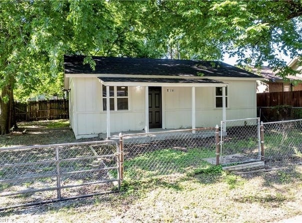 814  W Chickasaw  AVE, Sallisaw, OK 74955