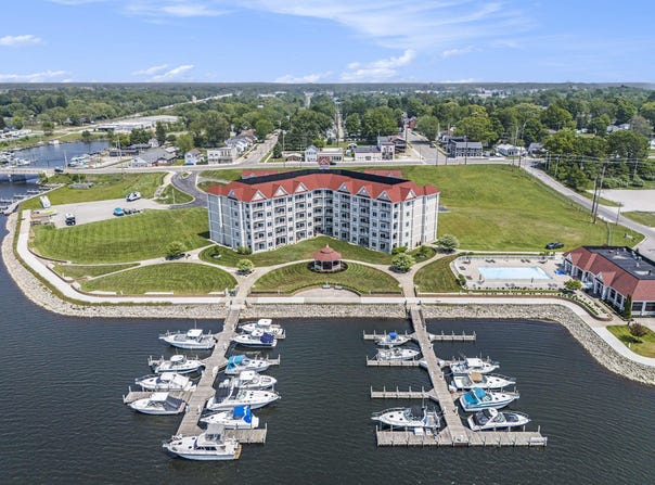 254 Lakeside Drive, Ludington, MI 49431