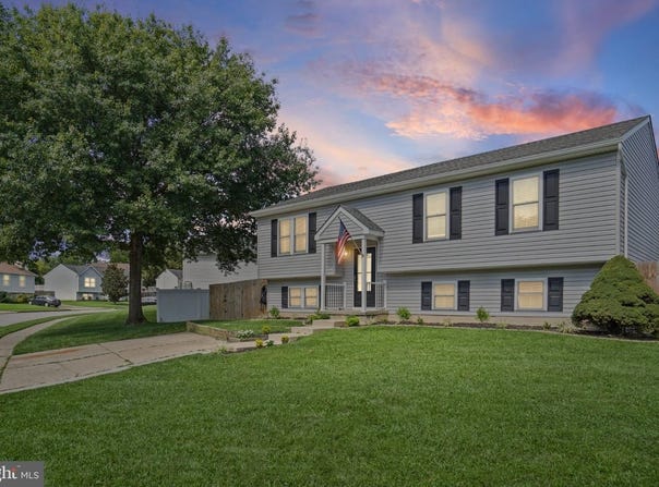 8 TAOS CIR, BALTIMORE, MD 21220