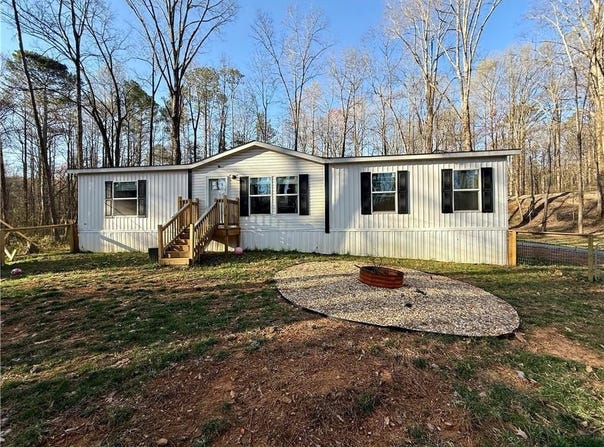 156 Twin Mountain Lake Circle, Talking Rock, GA 30175