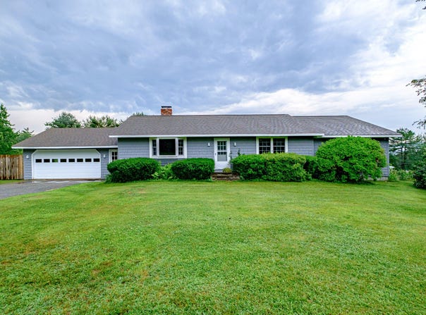 704 Brighton Hill Road, Minot, ME 04258