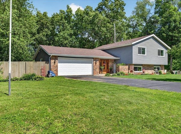 13837 Beaver Drive, ROSCOE, IL 61073