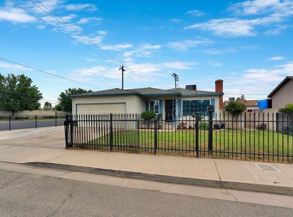 2003 Dennis Drive, Selma, CA 93662