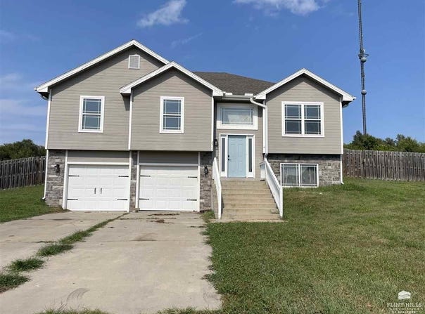 2712 Sage Court, Junction City, KS 66441