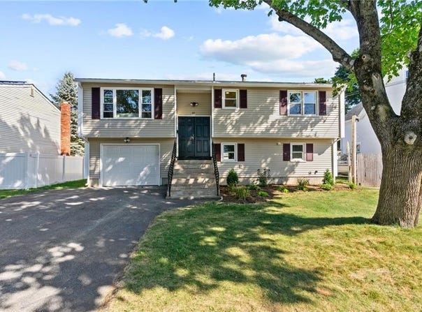 17 Auburn Avenue, Johnston, RI 02919
