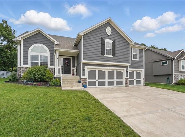 1106 E 14th Street, Kearney, MO 64060