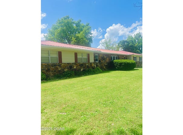 2119 S Main Street, Carthage, MO 64836
