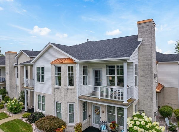 226 Adams Pointe Blvd, Adams Twp, PA 16046