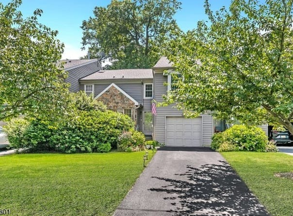 21 Andover Circle, Montgomery Twp., NJ 08540