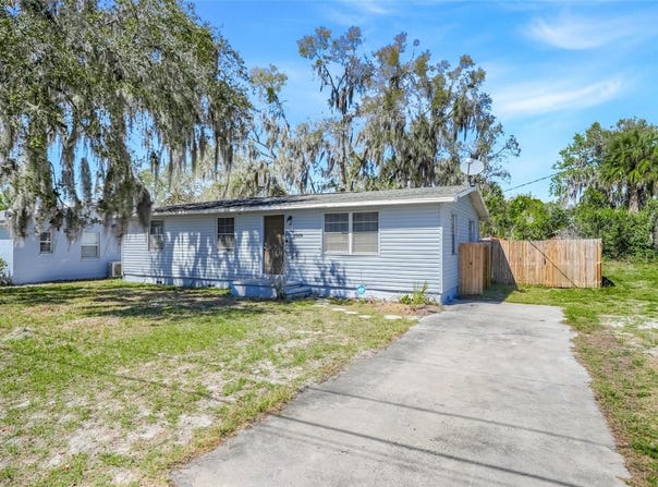 1009 E HAZZARD AVENUE, EUSTIS, FL 32726