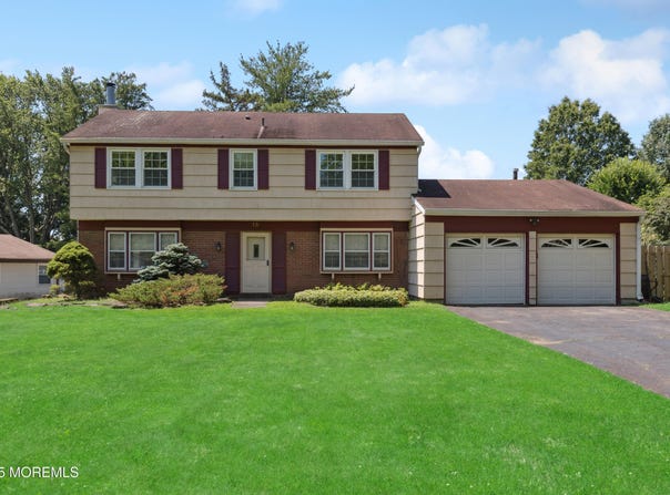 15 Clinton Drive, Manalapan, NJ 07726