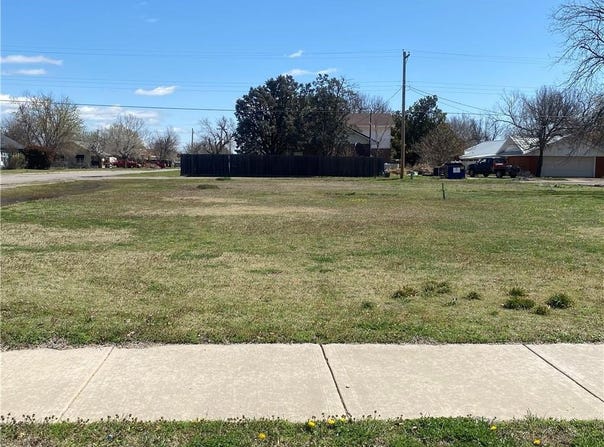 104 S Broadway, Hobart, OK 73651