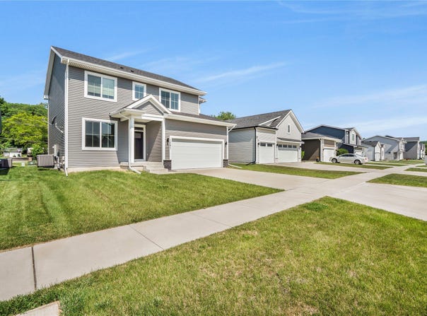 1641 S Redtail Avenue, West Des Moines, IA 50265