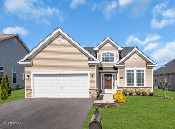 8 Garden Path, Barnegat, NJ 08005