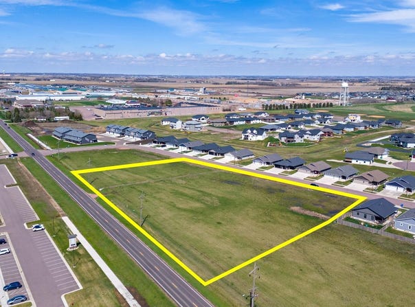 235 Devitt Dr, Harrisburg, SD 57032