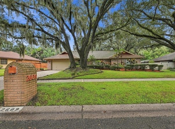 2609 MANOR OAK Drive, VALRICO, FL 33596