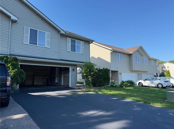 874 Wescott Square, Eagan, MN 55123