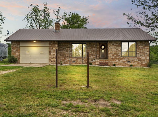 1065 Nicks Road, Bradleyville, MO 65614