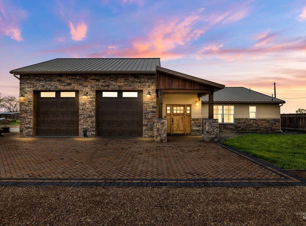 1222 S 14th E, Mountain Home, ID 83647
