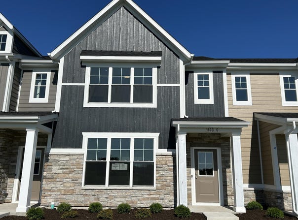 1603 Parkside Lane, Dyer, IN 46311