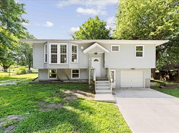 206 E 12th Street, Lawson, MO 64062