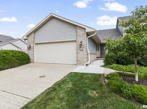 3200 Eagle Watch Drive, Springfield, IL 62711