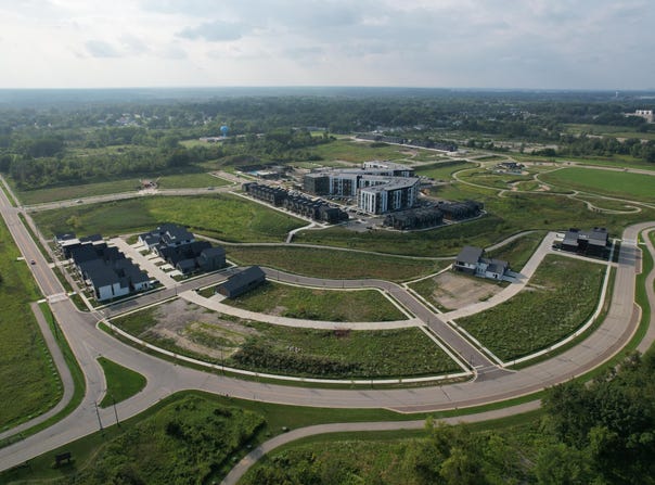 9393 S Lake Vista Pkwy, Oak Creek, WI 53154