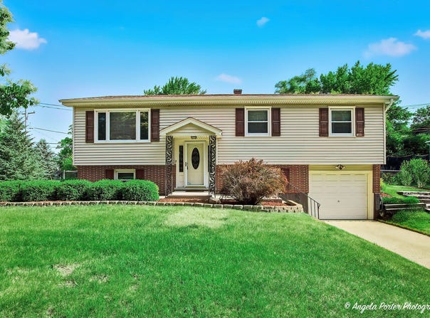 2208 Algonquin Road, Fox River Grove, IL 60021
