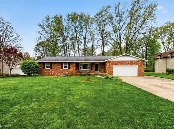 324 Old Oak Drive, Cortland, OH 44410