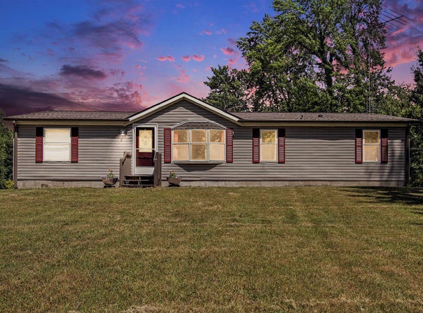 45199 40th Street, Paw Paw, MI 49079