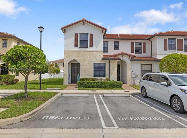 3289 W 106th Ter, Hialeah, FL 33018