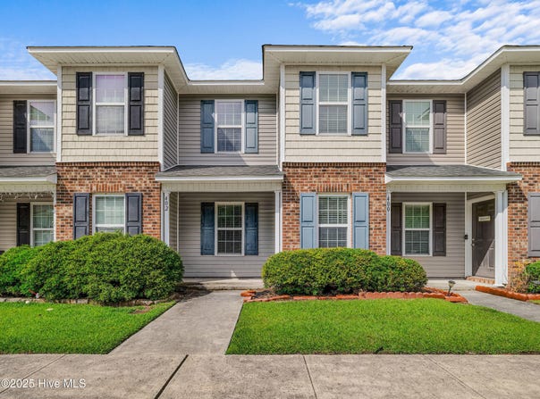 402 Falls Cove, Jacksonville, NC 28546