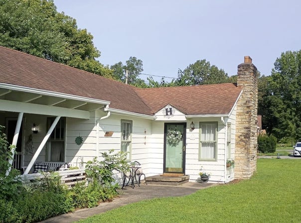 6633 Benton Rd, Paducah, KY 42003