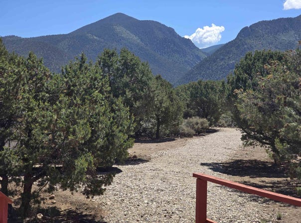 30 Dulcimer Road, Questa, NM 87556-0000