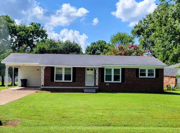 1402 Vista Cir, Tuscumbia, AL 35674