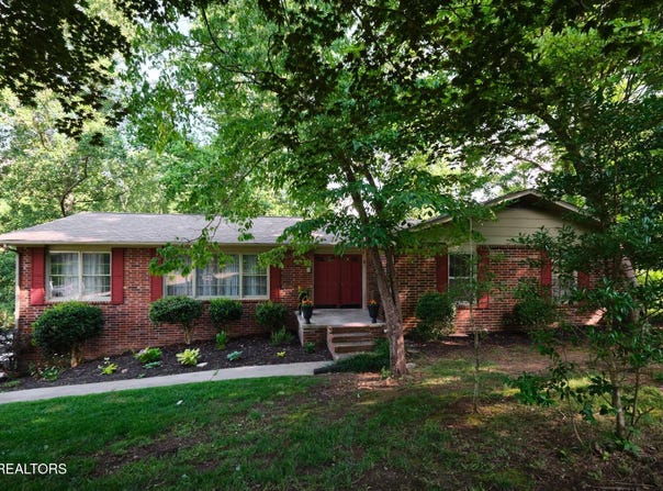 101 Greenbriar Lane, Oak Ridge, TN 37830